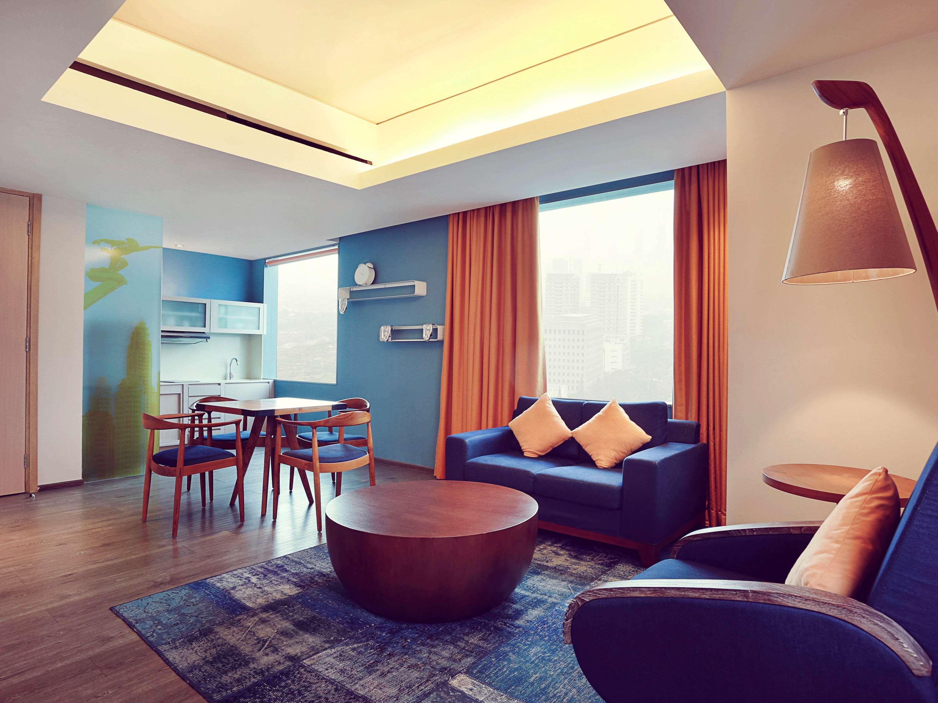 Mercure Jakarta Simatupang Exterior photo